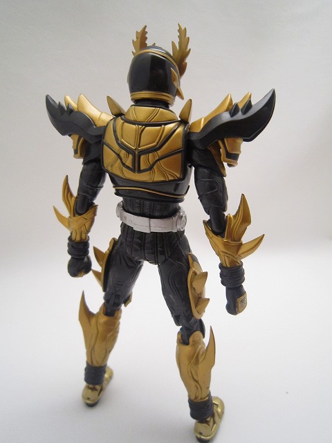 S.H.Figuarts 仮面ライダークウガ　ライジングアルティメットフォーム　レッドアイズVer.