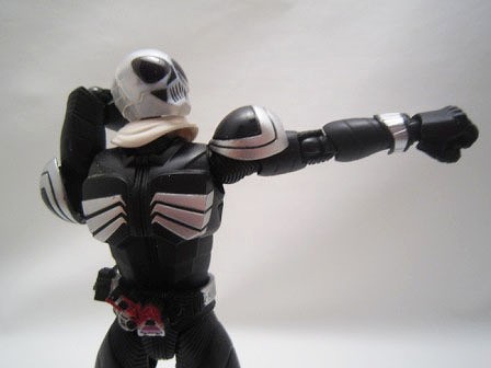 S.H.フィギュアーツ　仮面ライダースカル クリスタル