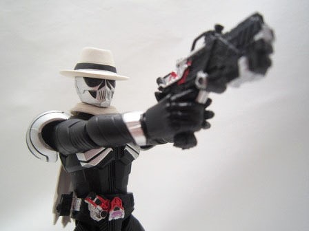 S.H.フィギュアーツ　仮面ライダースカル クリスタル