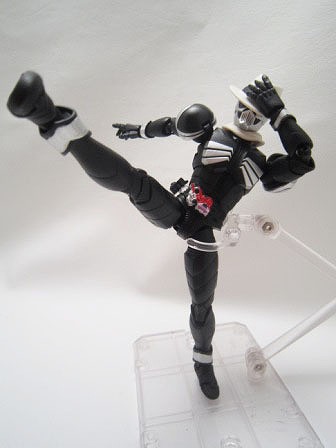 S.H.フィギュアーツ　仮面ライダースカル クリスタル