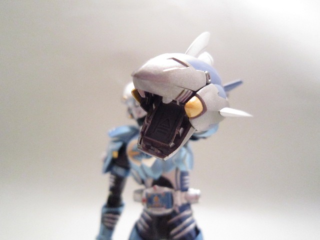 S.H.フィギュアーツ　仮面ライダーアビス