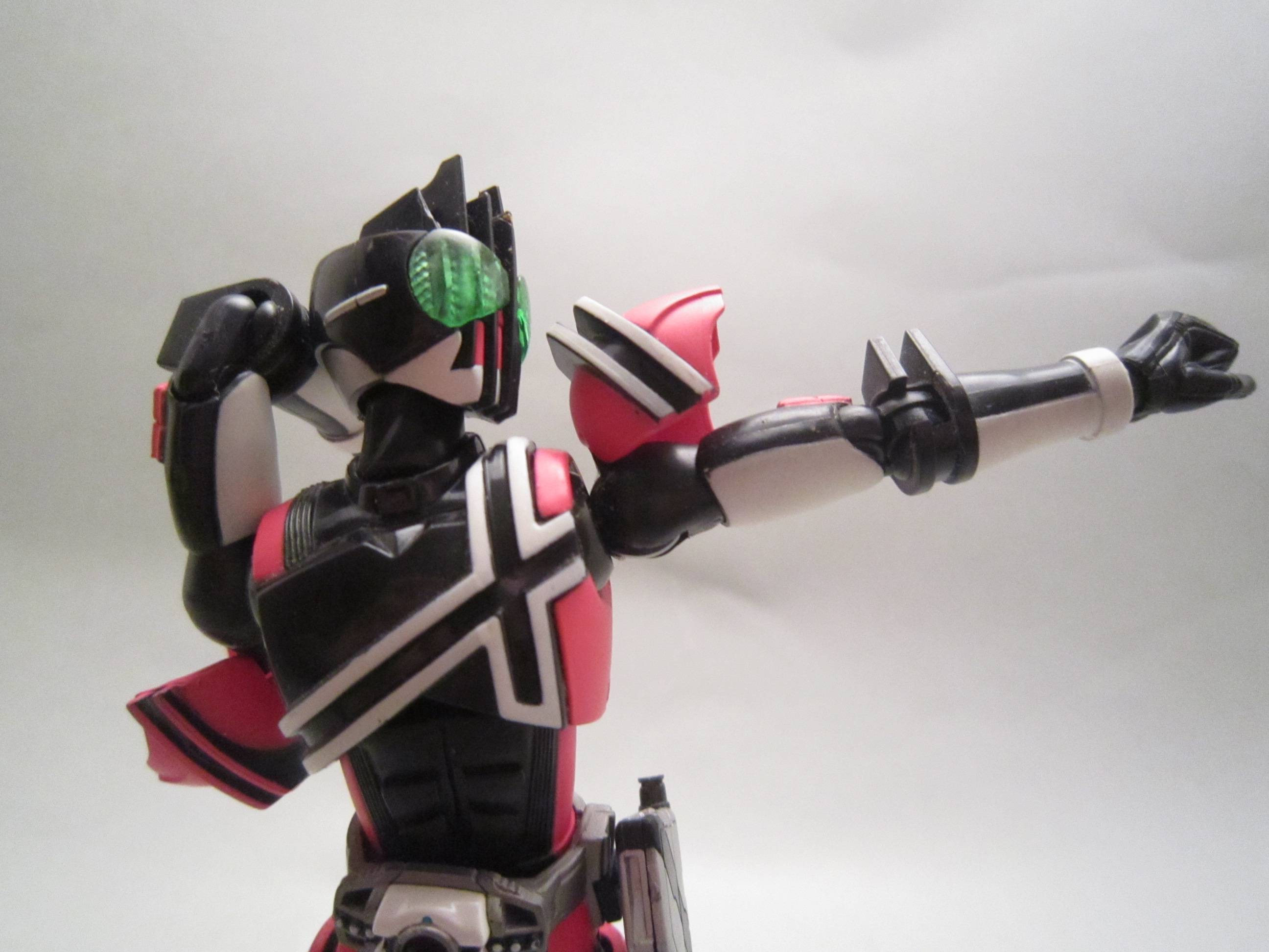 S.H.フィギュアーツ　仮面ライダーディケイド