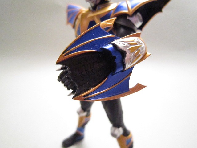 S.H.Figuarts 仮面ライダーナイトサバイブ