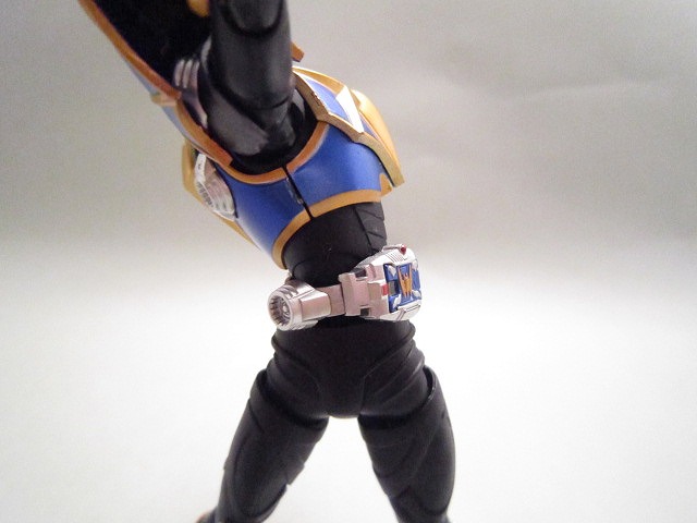 S.H.Figuarts 仮面ライダーナイトサバイブ