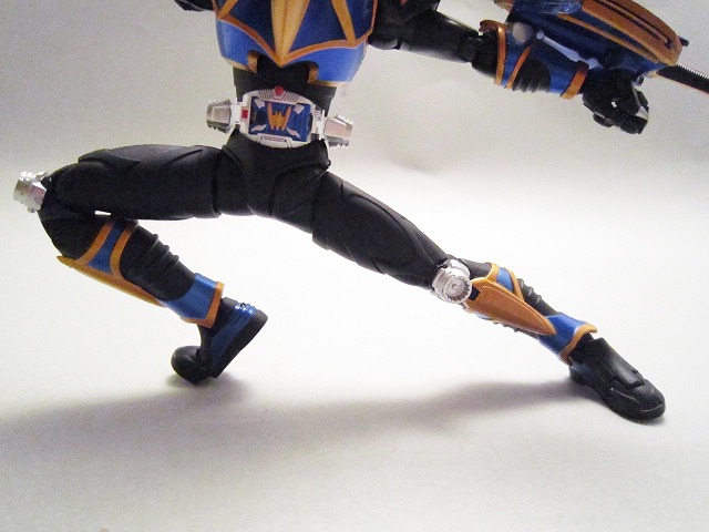 S.H.Figuarts 仮面ライダーナイトサバイブ