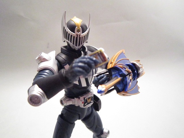 S.H.Figuarts 仮面ライダーナイトサバイブ