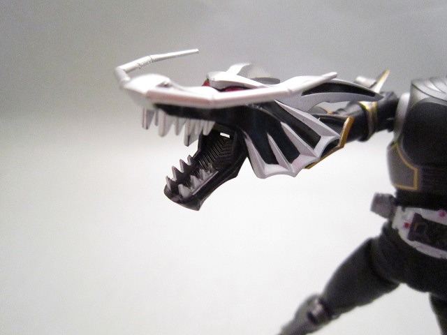 S.H.フィギュアーツ 仮面ライダーリュウガ＆ドラグブラッカー