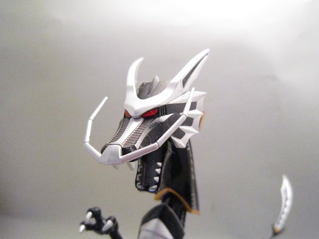 S.H.フィギュアーツ 仮面ライダーリュウガ＆ドラグブラッカー