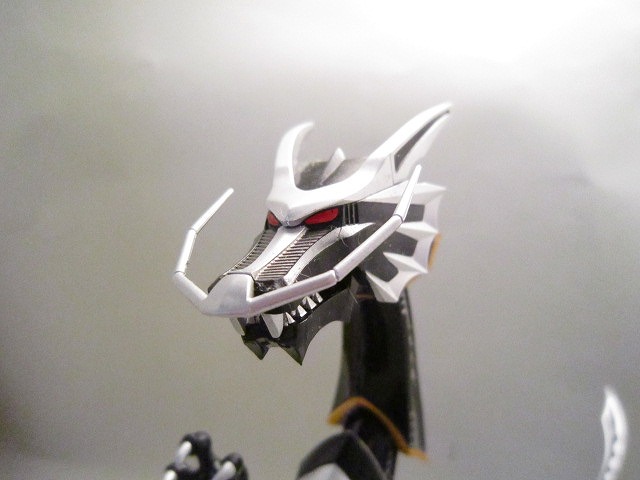 S.H.フィギュアーツ 仮面ライダーリュウガ＆ドラグブラッカー