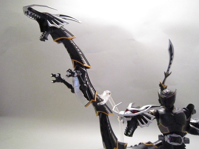 S.H.フィギュアーツ 仮面ライダーリュウガ＆ドラグブラッカー