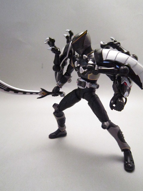 S.H.フィギュアーツ 仮面ライダーリュウガ＆ドラグブラッカー