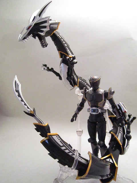 S.H.フィギュアーツ 仮面ライダーリュウガ＆ドラグブラッカー