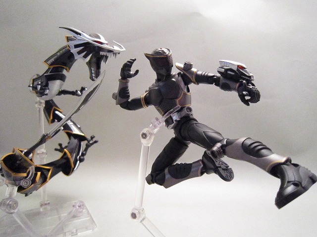 S.H.フィギュアーツ 仮面ライダーリュウガ＆ドラグブラッカー