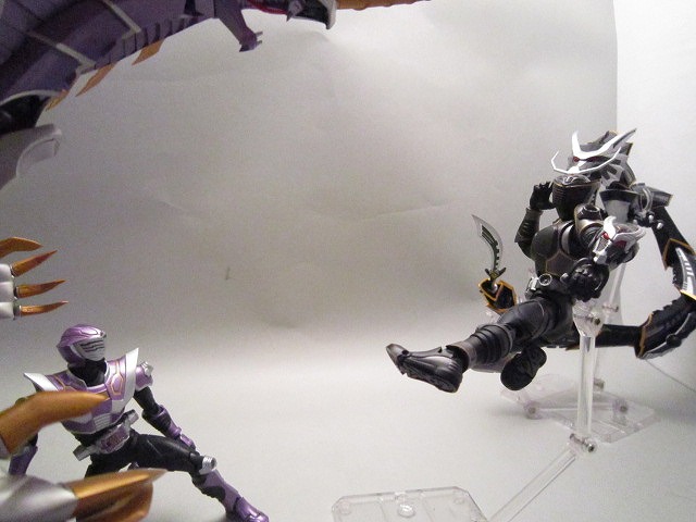 S.H.フィギュアーツ 仮面ライダーリュウガ＆ドラグブラッカー