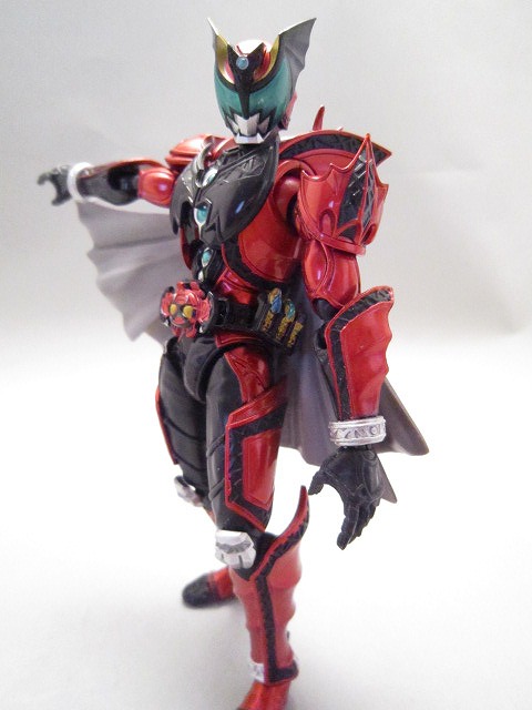 S.H.フィギュアーツ　仮面ライダーダークキバ