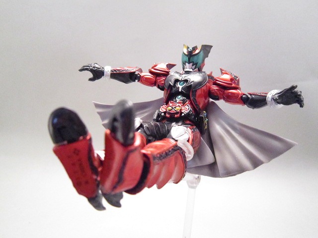 S.H.フィギュアーツ　仮面ライダーダークキバ
