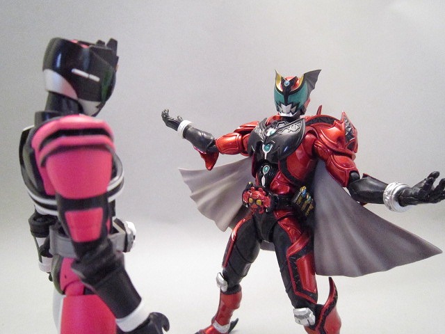 S.H.フィギュアーツ　仮面ライダーダークキバ