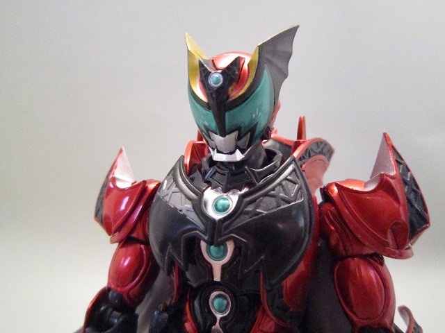S.H.フィギュアーツ　仮面ライダーダークキバ