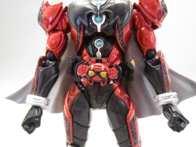 S.H.フィギュアーツ　仮面ライダーダークキバ