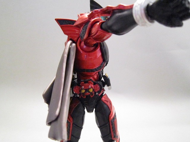 S.H.フィギュアーツ　仮面ライダーダークキバ