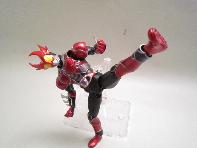 S.H.フィギュアーツ 仮面ライダーアギト　バーニングフォーム