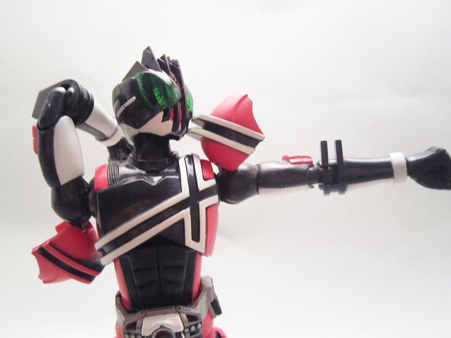 S.H.フィギュアーツ　仮面ライダーディケイド　激情態