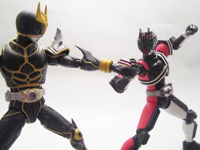 S.H.フィギュアーツ　仮面ライダーディケイド　激情態