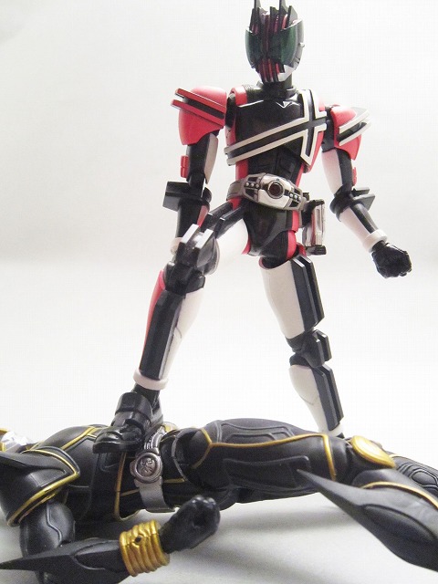 S.H.フィギュアーツ　仮面ライダーディケイド　激情態