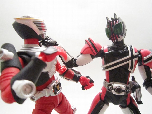 S.H.フィギュアーツ　仮面ライダーディケイド　激情態