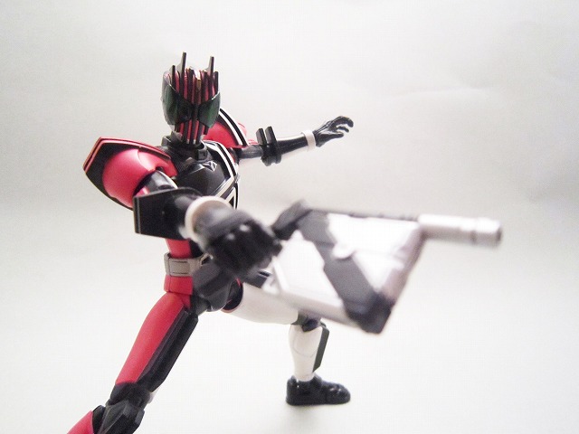 S.H.フィギュアーツ　仮面ライダーディケイド　激情態