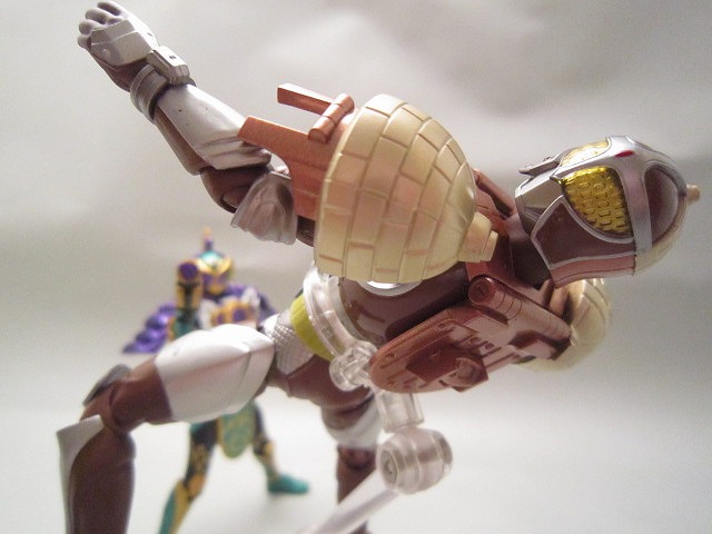 S.H.フィギュアーツ　仮面ライダーグリドン　ドングリアームズ