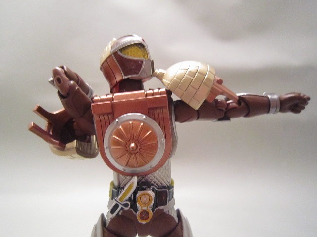 S.H.フィギュアーツ　仮面ライダーグリドン　ドングリアームズ