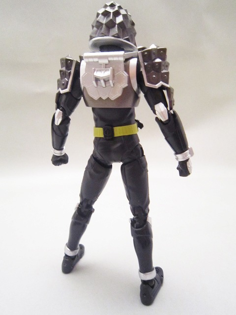 S.H.フィギュアーツ　仮面ライダー黒影　マツボックリアームズ