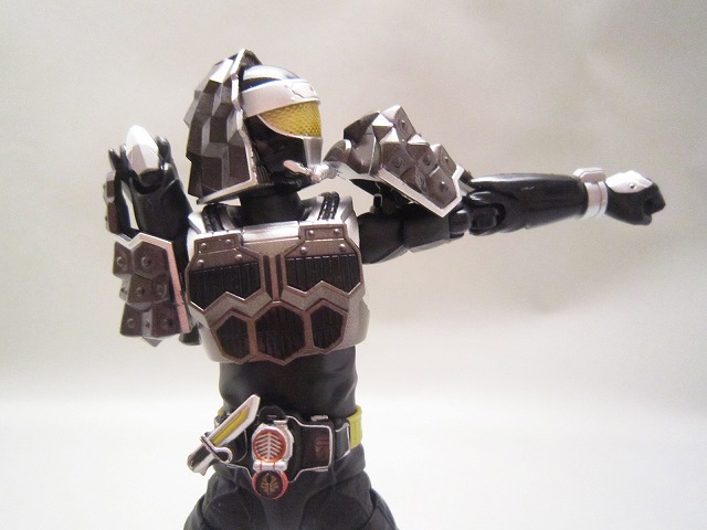 S.H.フィギュアーツ　仮面ライダー黒影　マツボックリアームズ