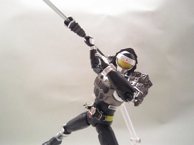 S.H.フィギュアーツ　仮面ライダー黒影　マツボックリアームズ