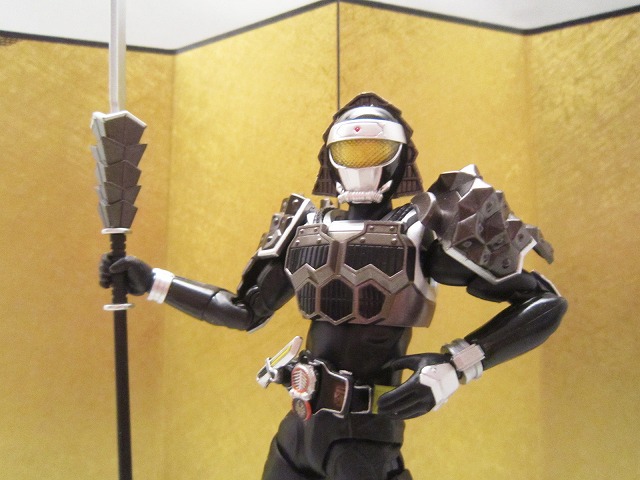 S.H.フィギュアーツ　仮面ライダー黒影　マツボックリアームズ