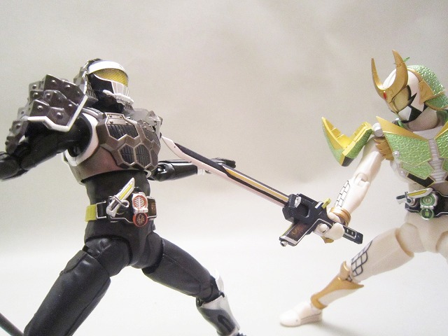 S.H.フィギュアーツ　仮面ライダー黒影　マツボックリアームズ