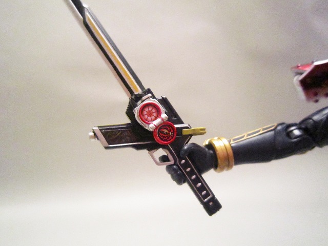 S.H.フィギュアーツ　仮面ライダー武神鎧武　ブラッドオレンジアームズ