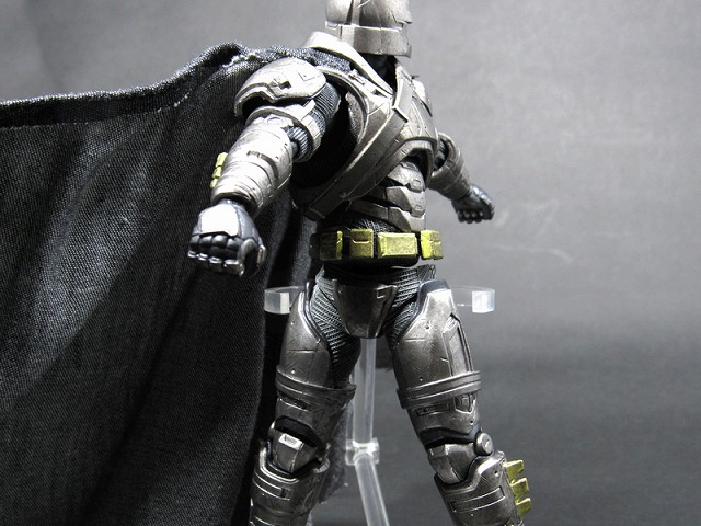 MAFEX　マフェックス　アーマードバットマン　バットマンVSスーパーマン　レビュー