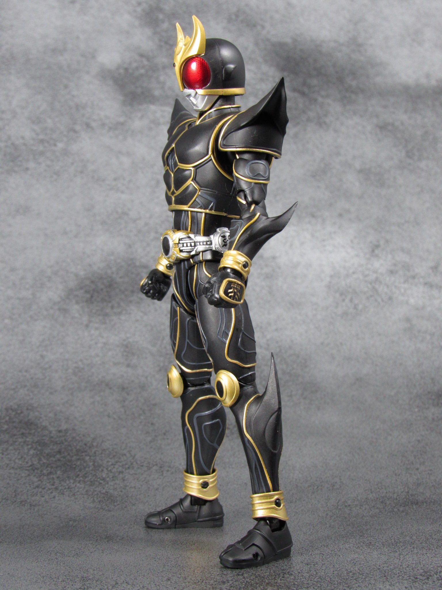 S.H.フィギュアーツ 仮面ライダークウガ　アルティメットフォーム　真骨彫製法　レビュー 