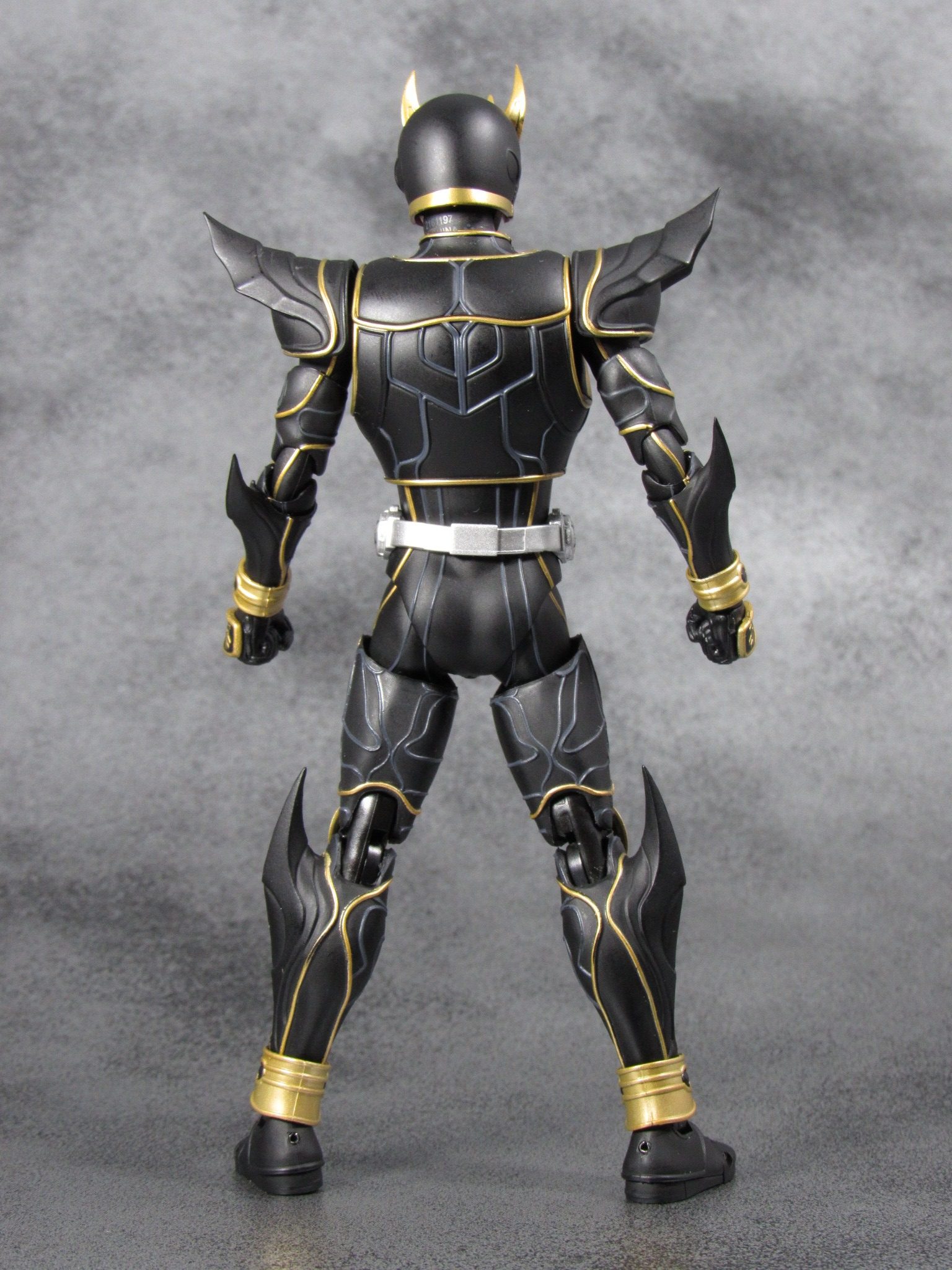 S.H.フィギュアーツ 仮面ライダークウガ　アルティメットフォーム　真骨彫製法　レビュー 