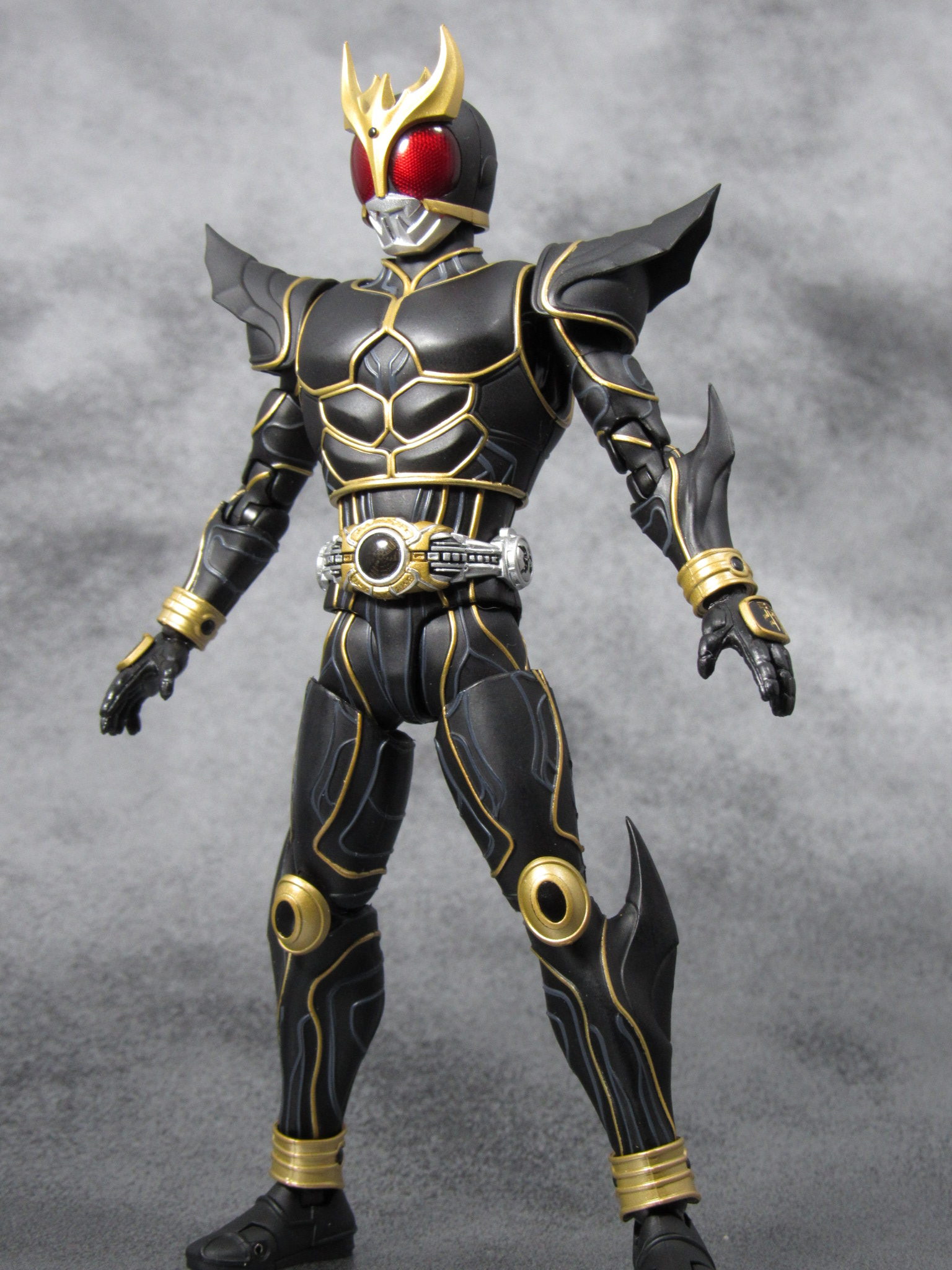 S.H.フィギュアーツ 仮面ライダークウガ　アルティメットフォーム　真骨彫製法　レビュー 