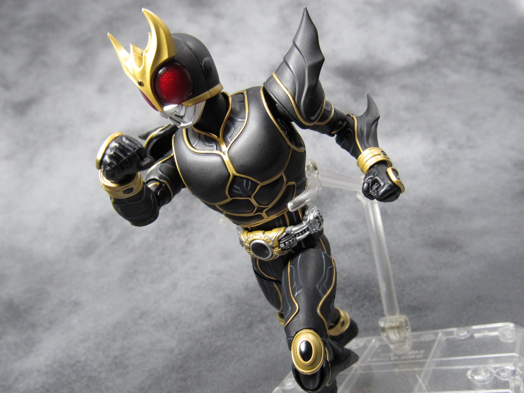 S.H.フィギュアーツ 仮面ライダークウガ　アルティメットフォーム　真骨彫製法　レビュー