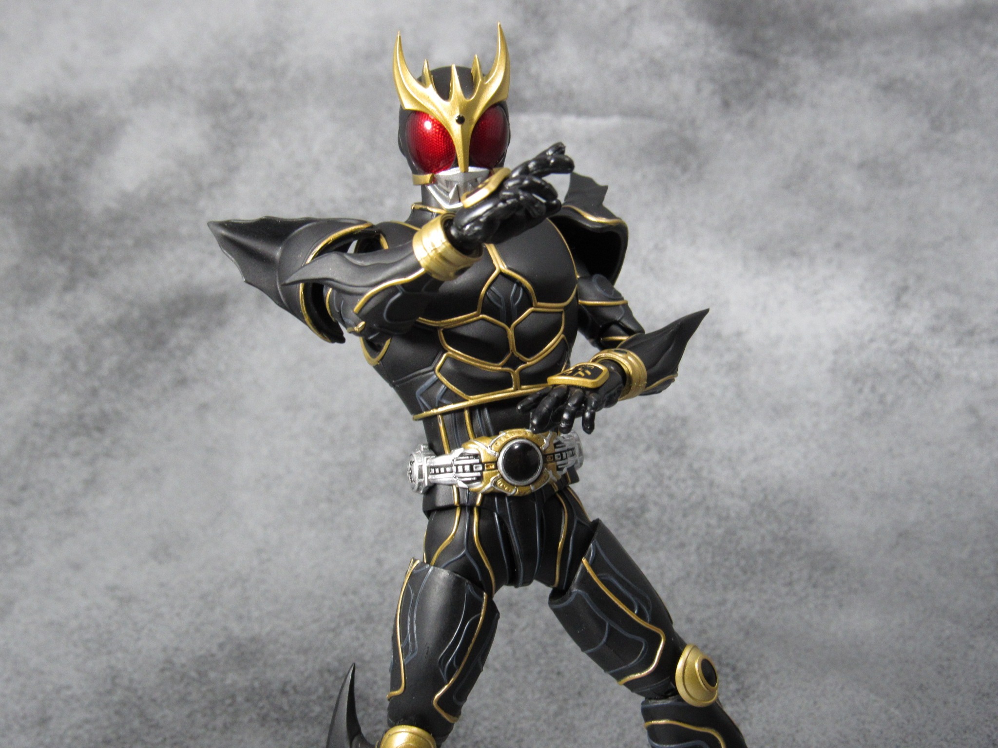 S.H.フィギュアーツ 仮面ライダークウガ　アルティメットフォーム　真骨彫製法　レビュー