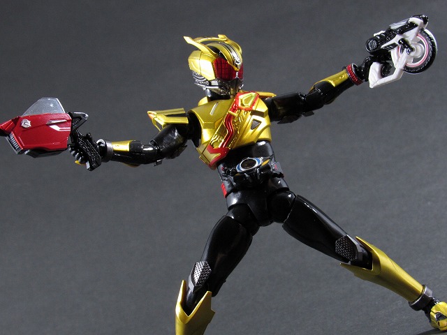 S.H.フィギュアーツ　仮面ライダーゴルドドライブ　レビュー 