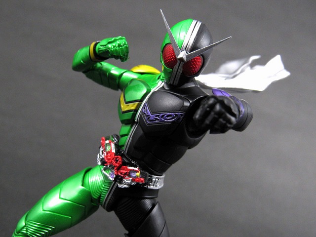 S.H.フィギュアーツ 仮面ライダーW　サイクロンジョーカー　真骨彫製法　レビュー 