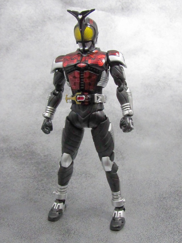 S.H.フィギュアーツ 仮面ライダーダークカブト ライダーフォーム　真骨彫製法　　レビュー レビュー