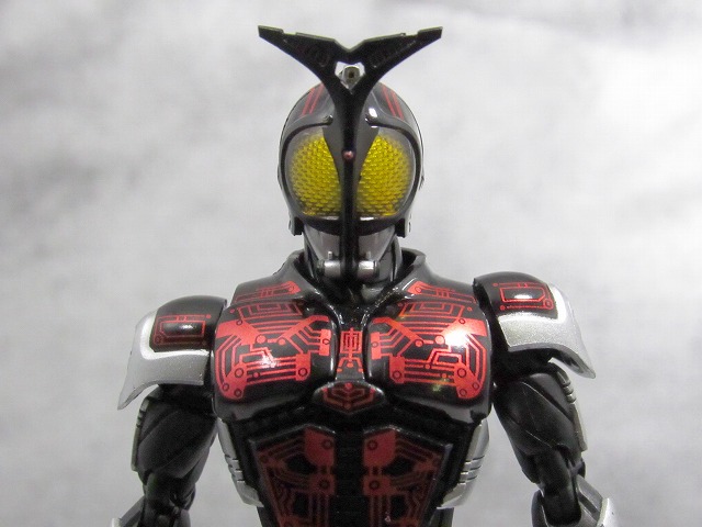 S.H.フィギュアーツ 仮面ライダーダークカブト ライダーフォーム　真骨彫製法　　レビュー