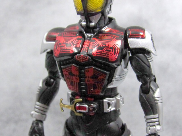 S.H.フィギュアーツ 仮面ライダーダークカブト ライダーフォーム　真骨彫製法　　レビュー