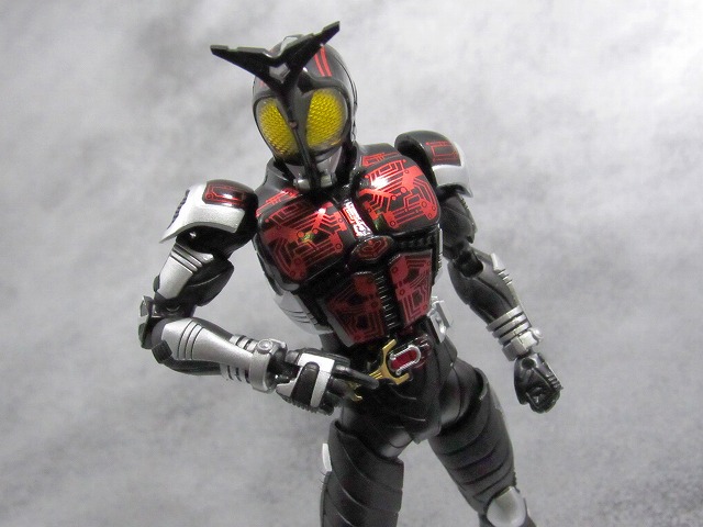 S.H.フィギュアーツ 仮面ライダーダークカブト ライダーフォーム　真骨彫製法　　レビュー 